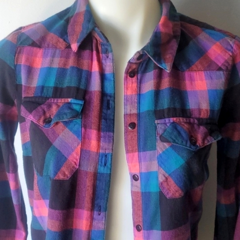 Noisy May perfectly worn in multicolored flannel button up